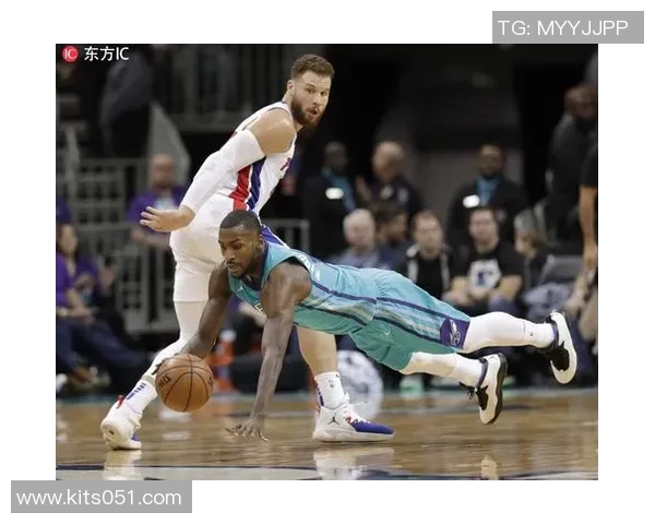 开拓者与夏洛特黄蜂的激烈对决展现篮球魅力与团队精神的巅峰较量